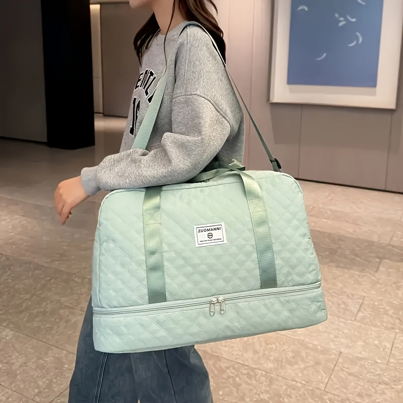 Bolso multifuncional con bolsillos de separación para quienes aman viajar con elegancia y comodidad.
