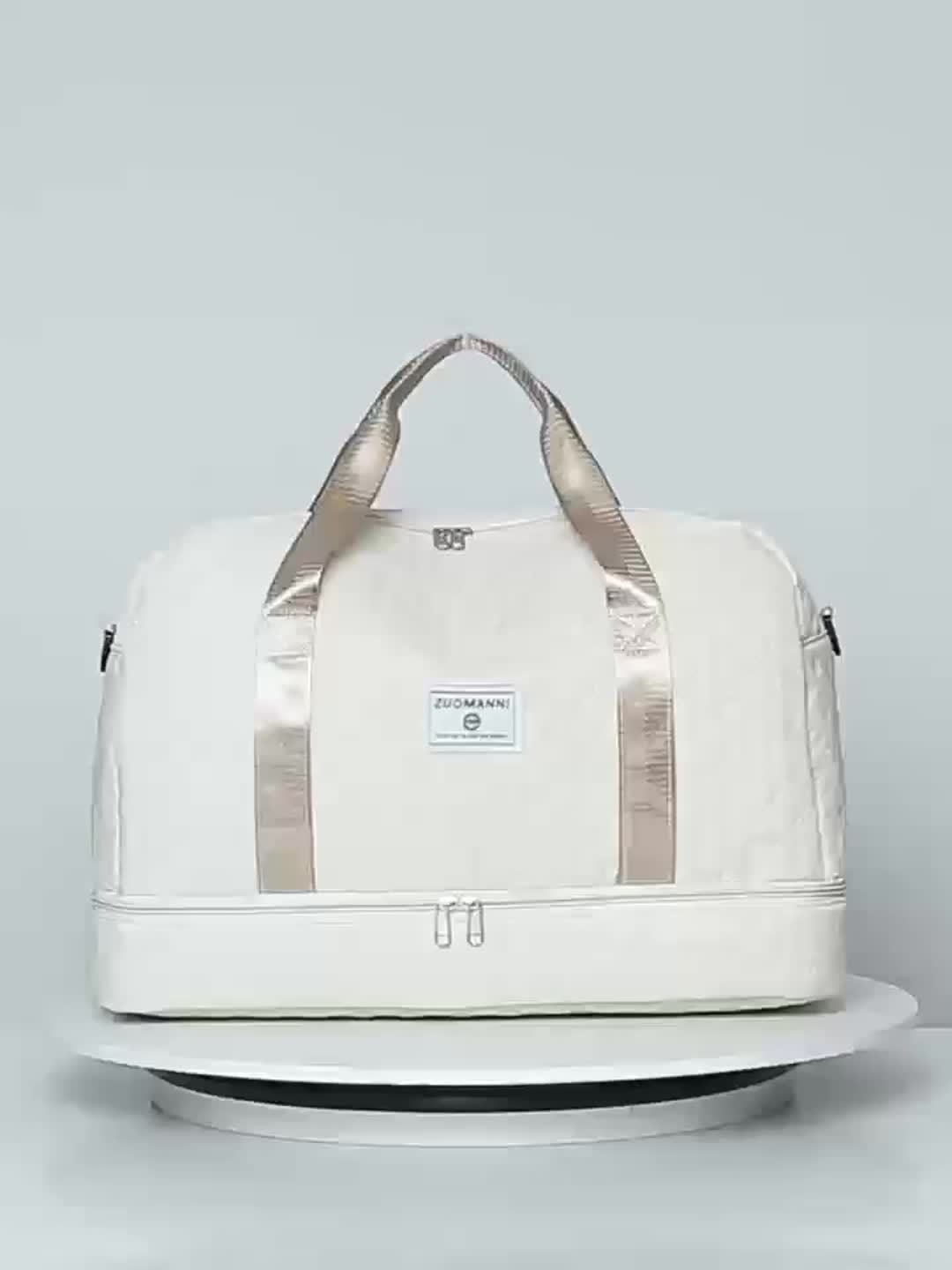 Bolso multifuncional con bolsillos de separación para quienes aman viajar con elegancia y comodidad.