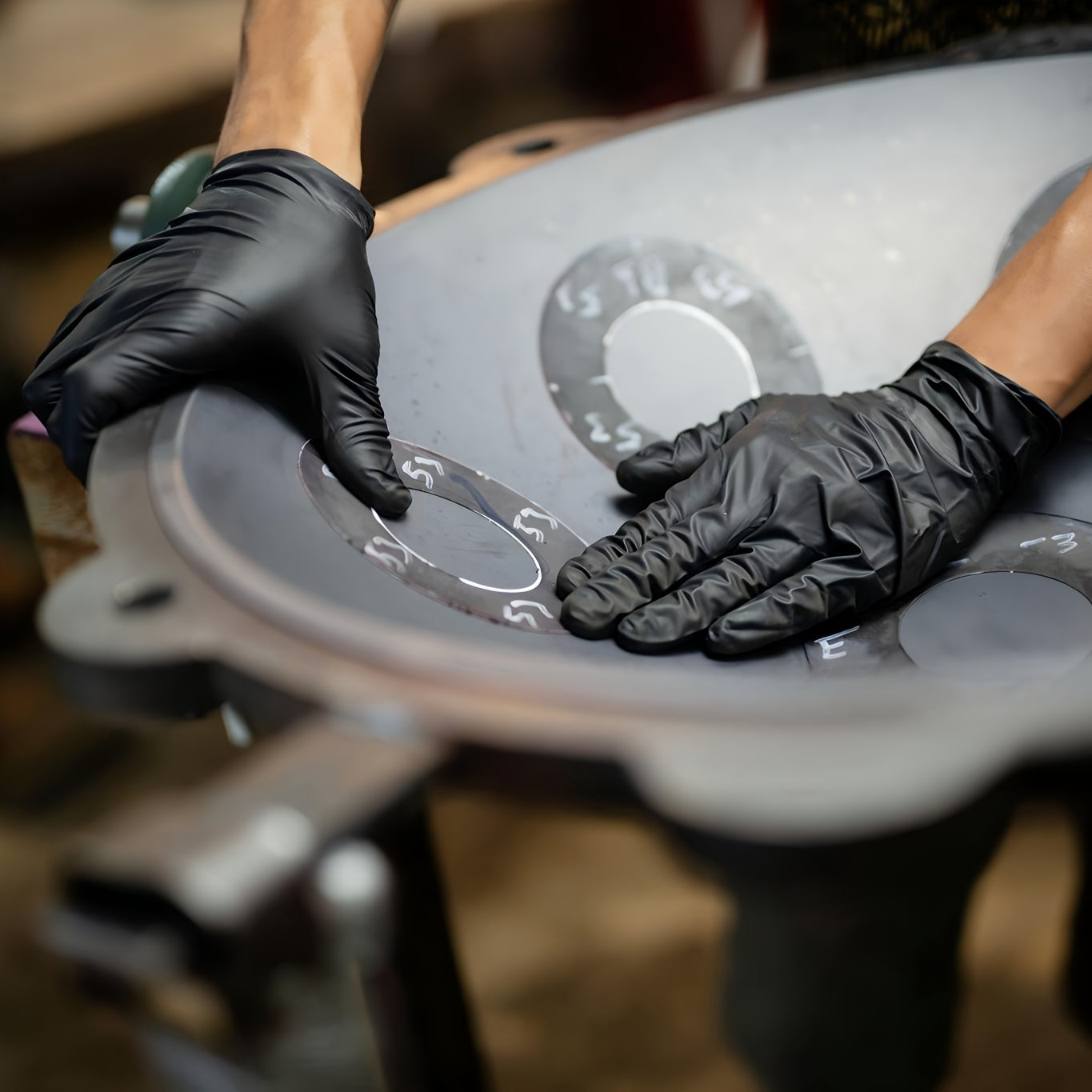 50 guantes desechables negros de nitrilo puro - Resistentes, duraderos e impermeables, de primera calidad para cocina, tatuadores, limpieza del hogar y cuidado del coche - Guantes de protección desechables, guantes de limpie