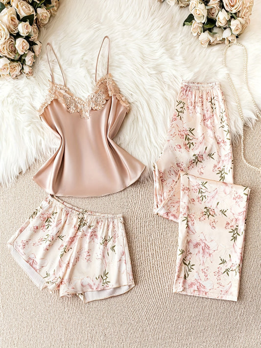 Conjunto de pijamas de satén con apliques y estilo estampado.