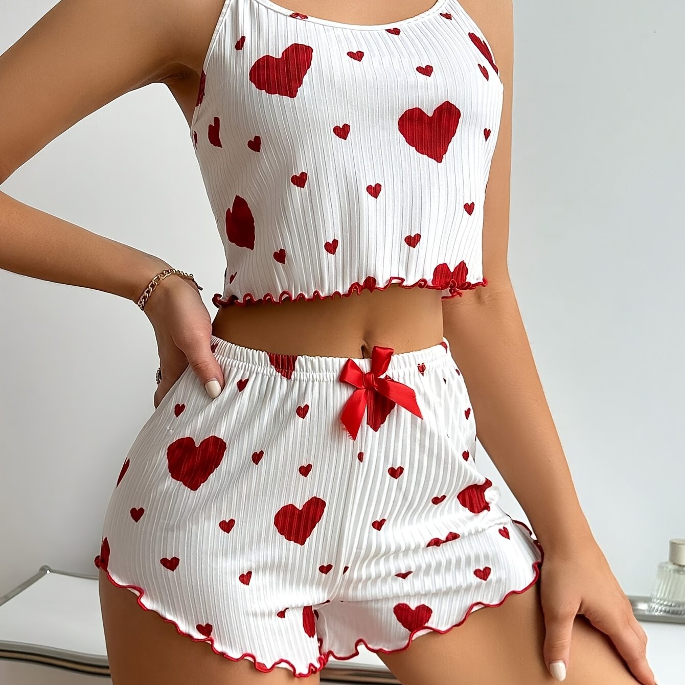 Conjunto de pijama con estampado de Amor para mujer con shorts acanalado con lazo rojo, sin mangas y cómodo para todo el ano.