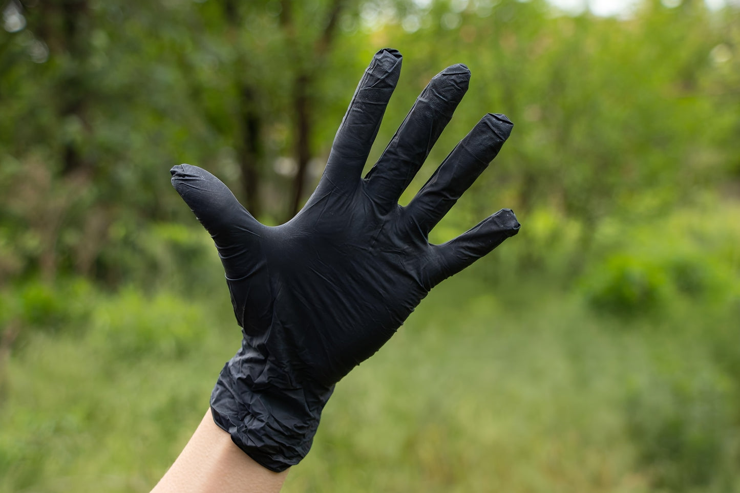 50 guantes desechables negros de nitrilo puro - Resistentes, duraderos e impermeables, de primera calidad para cocina, tatuadores, limpieza del hogar y cuidado del coche - Guantes de protección desechables, guantes de limpie