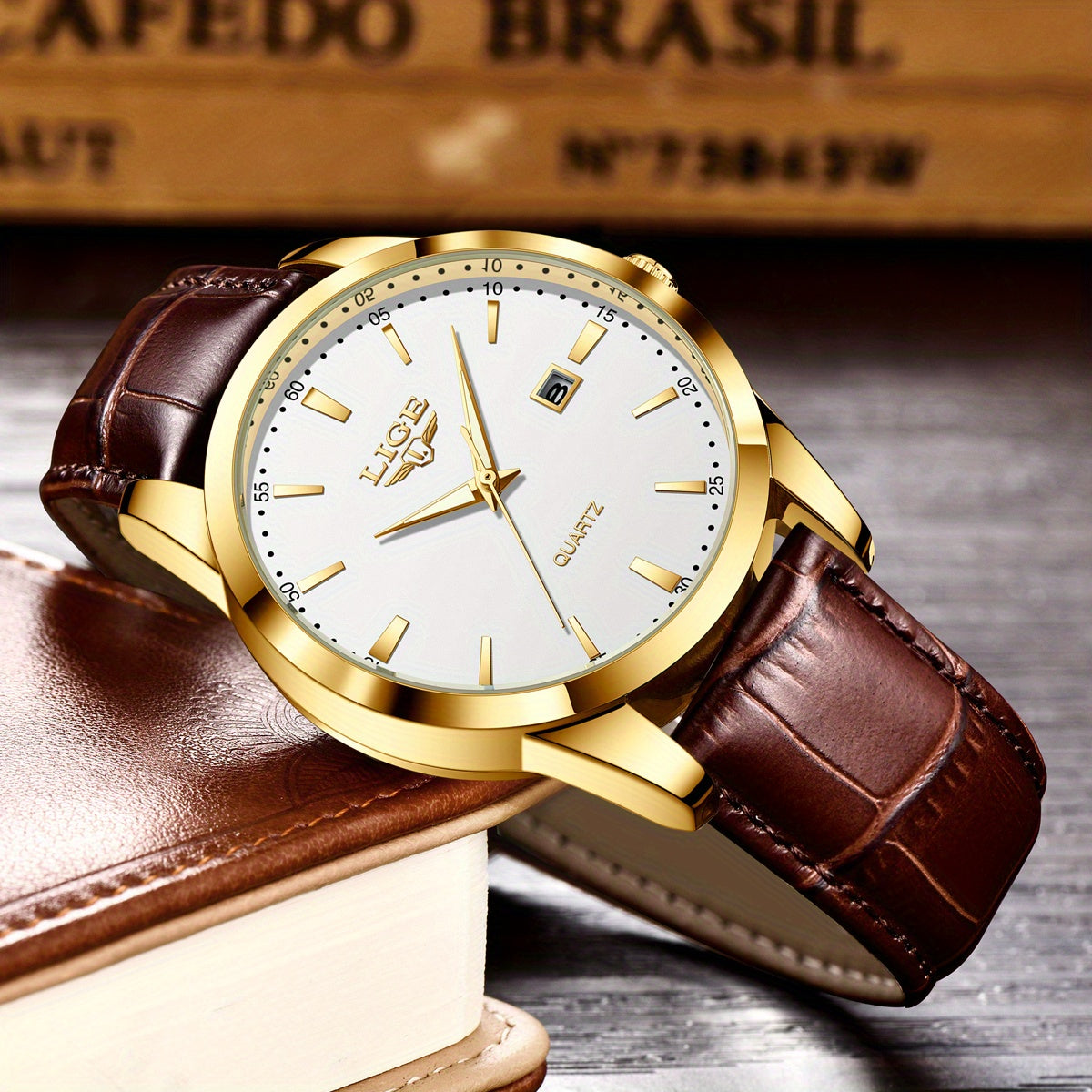 Hermoso reloj de cuarzo para hombre con correa de piel sintética. Ideal para negocio y ocasiones formales.
