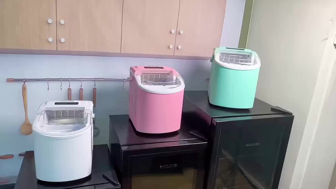 Máquina de hielo de mostrador con asa. Produce 11 kg de hielo en 24 horas y 9 cubitos de hielo en 6 minutos. Incluye canasta y pala para hielo.