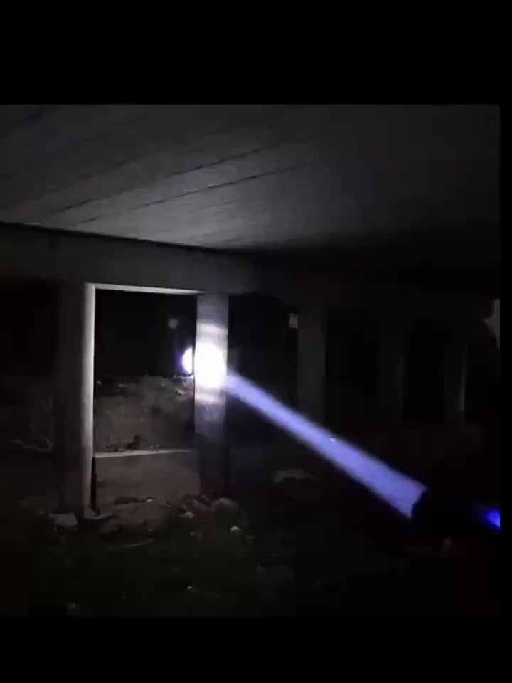 4 linternas LED recargables de alta potencia con foco con zoom y cable USB. Superbrillantes, de largo alcance, luz de trabajo táctica para camping, senderismo, emergencias y viajes. Equipo de senderismo. Linterna robusta. Li